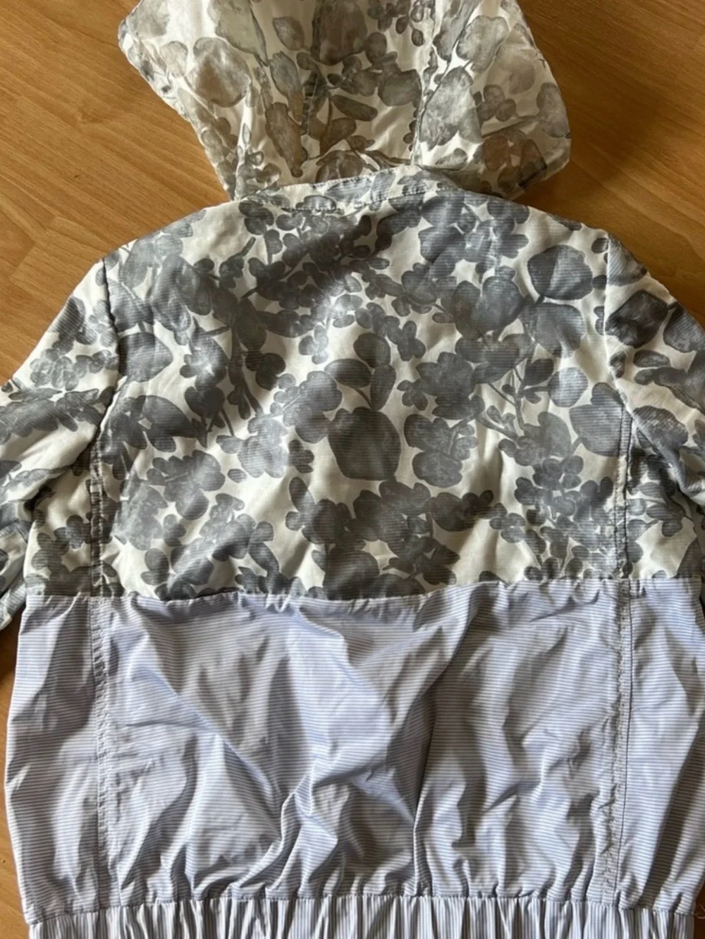 Tory Burch Floral Hooded Windbreaker Jacket Gray White Size 2 Lightweight